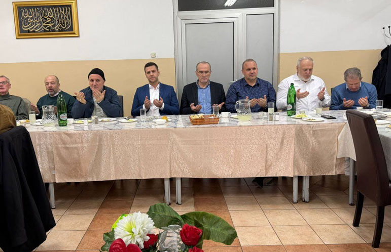 Medresa priredila iftar za svoje zaposlenike i njihove porodice